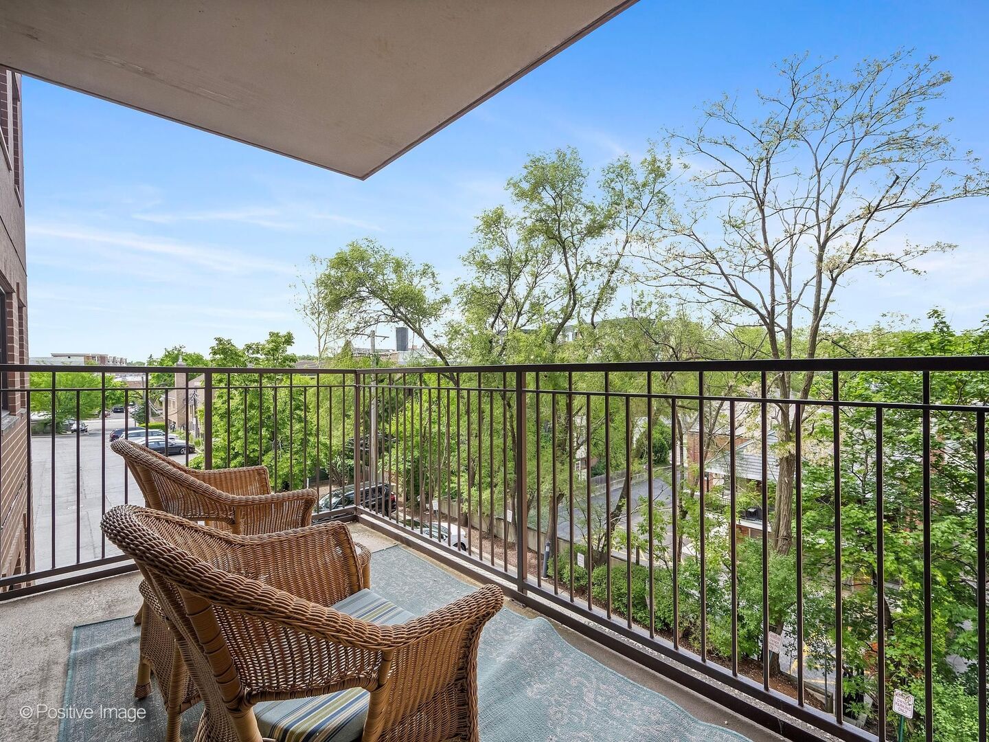 586 Crescent Boulevard #304, Glen Ellyn, IL 60137