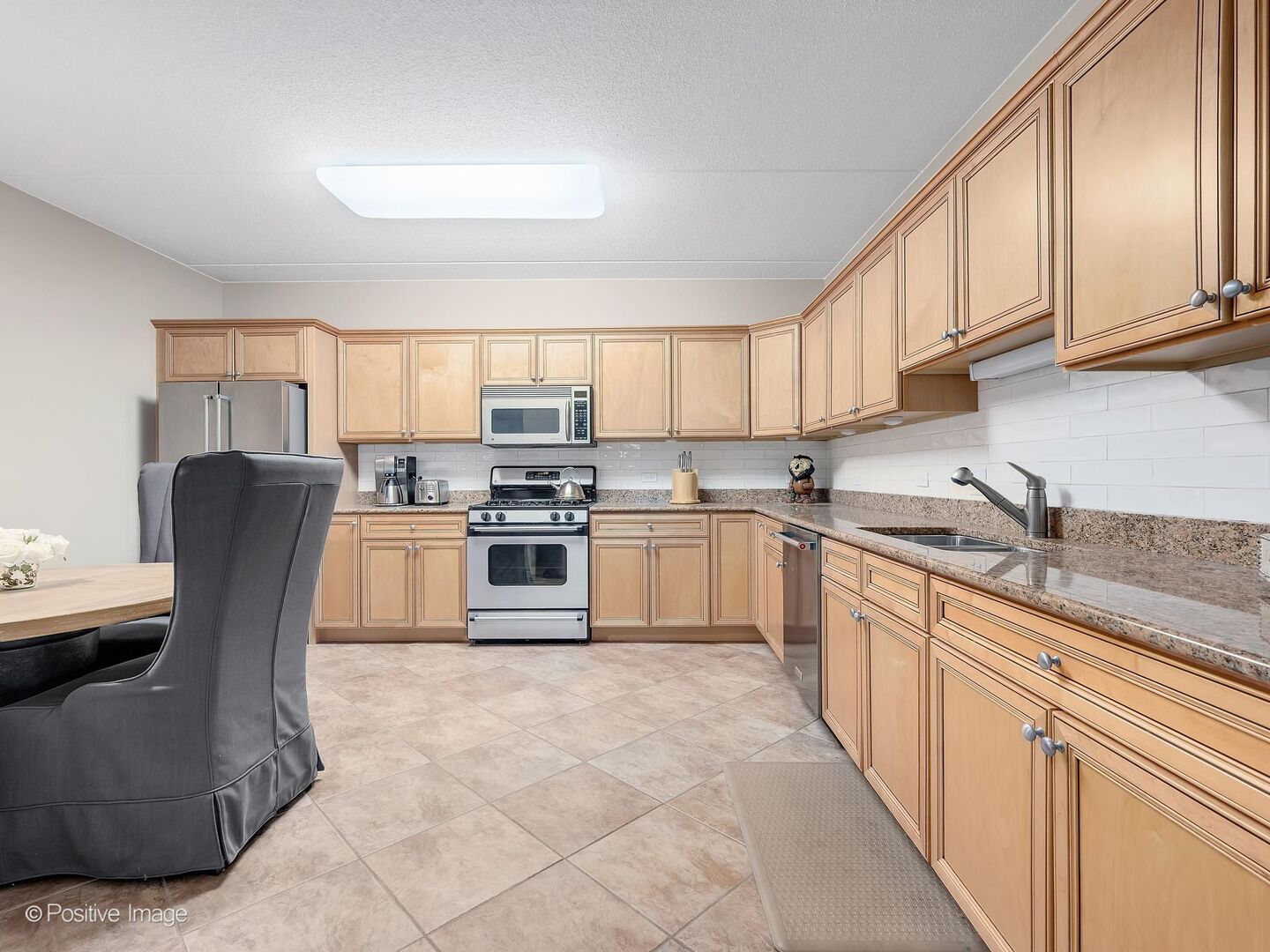 586 Crescent Boulevard #304, Glen Ellyn, IL 60137