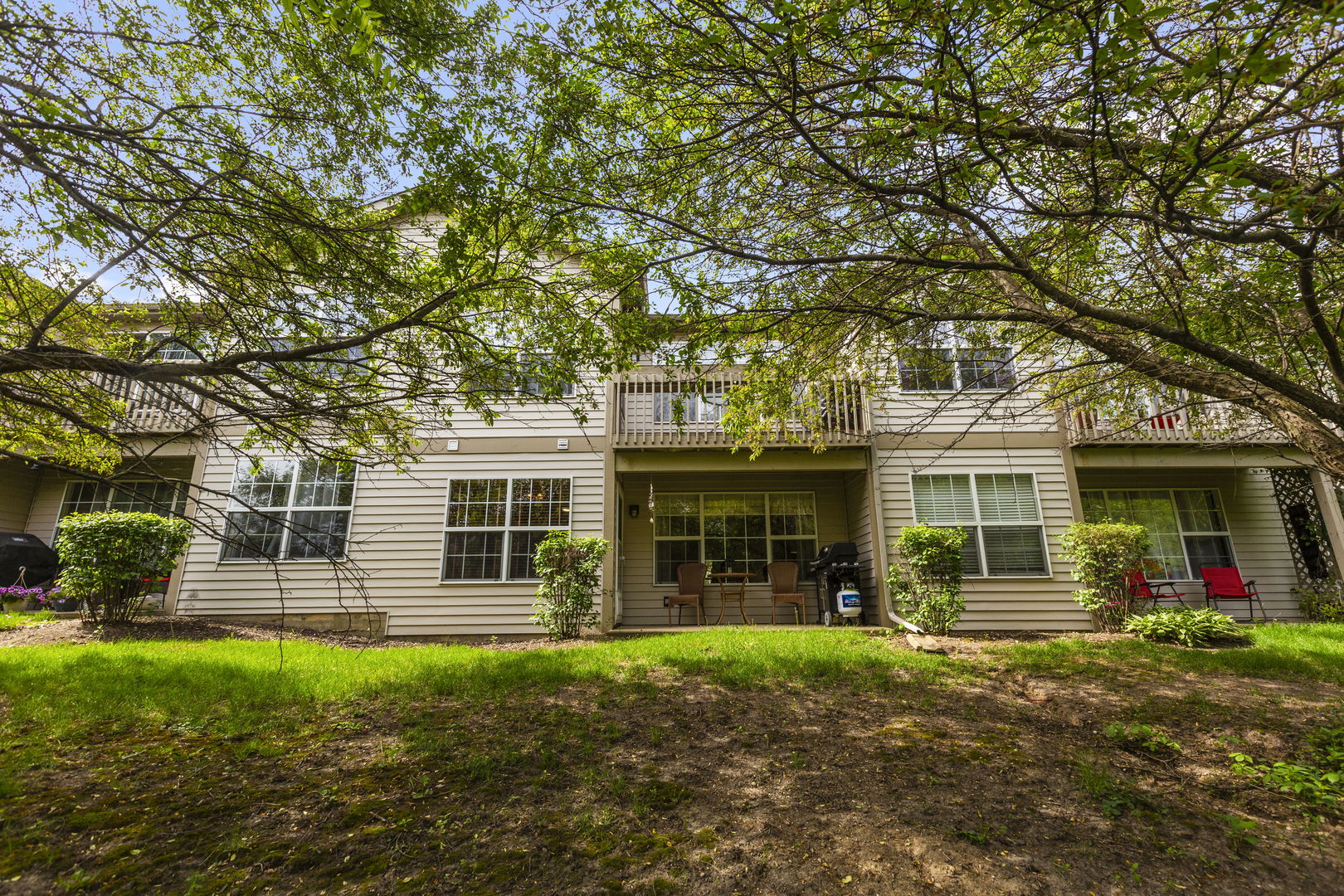 928 N VILLAGE Drive #2, Round Lake Beach, IL 60073