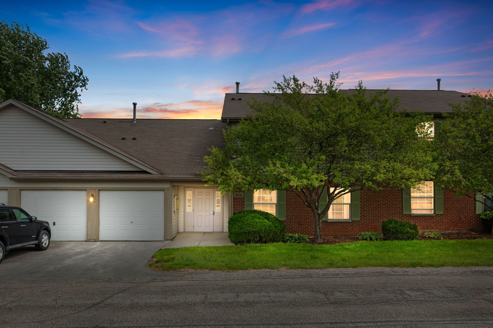 928 N VILLAGE Drive #2, Round Lake Beach, IL 60073