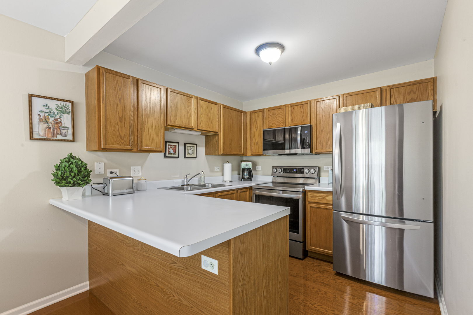 928 N VILLAGE Drive #2, Round Lake Beach, IL 60073