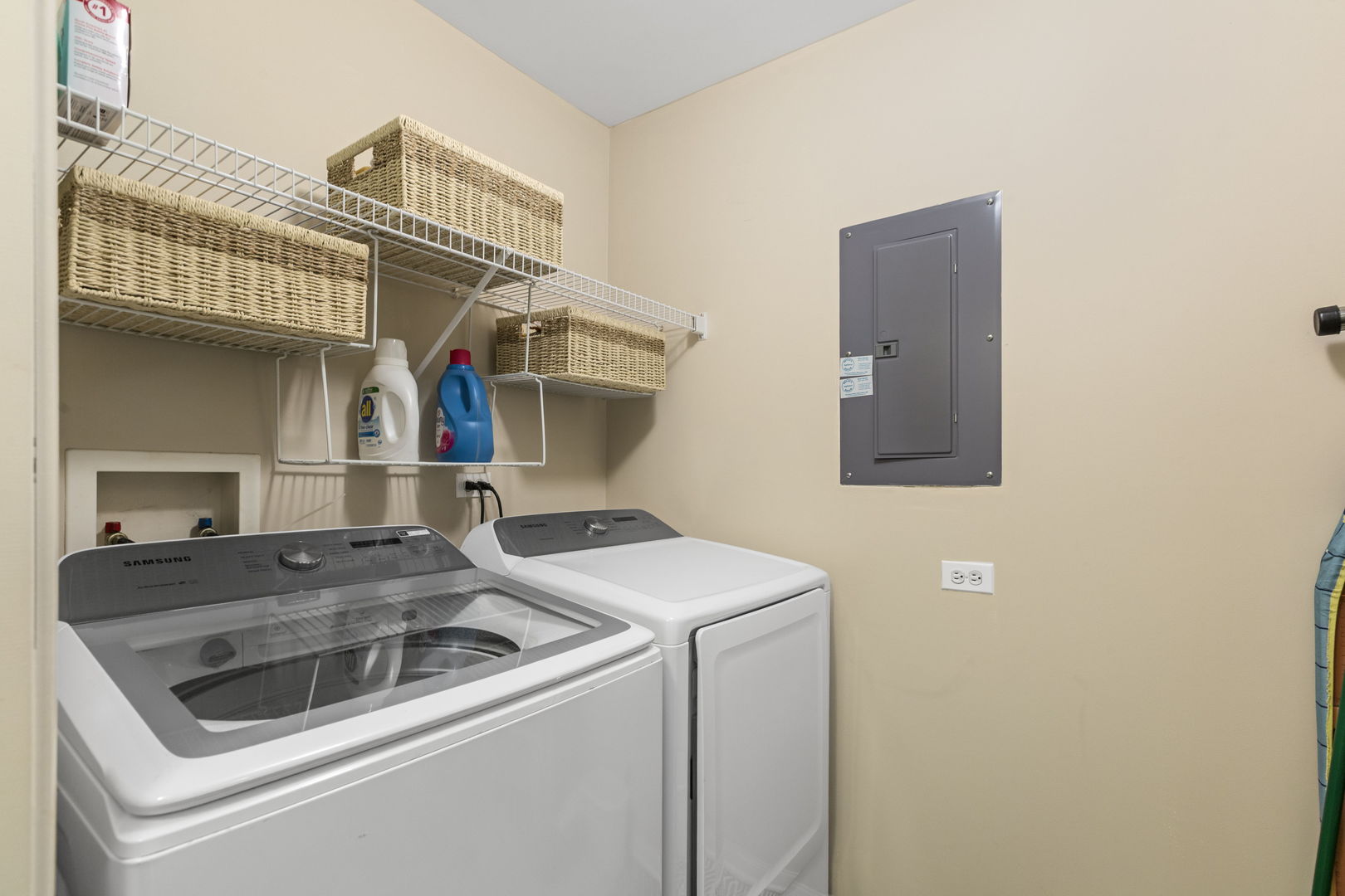 928 N VILLAGE Drive #2, Round Lake Beach, IL 60073