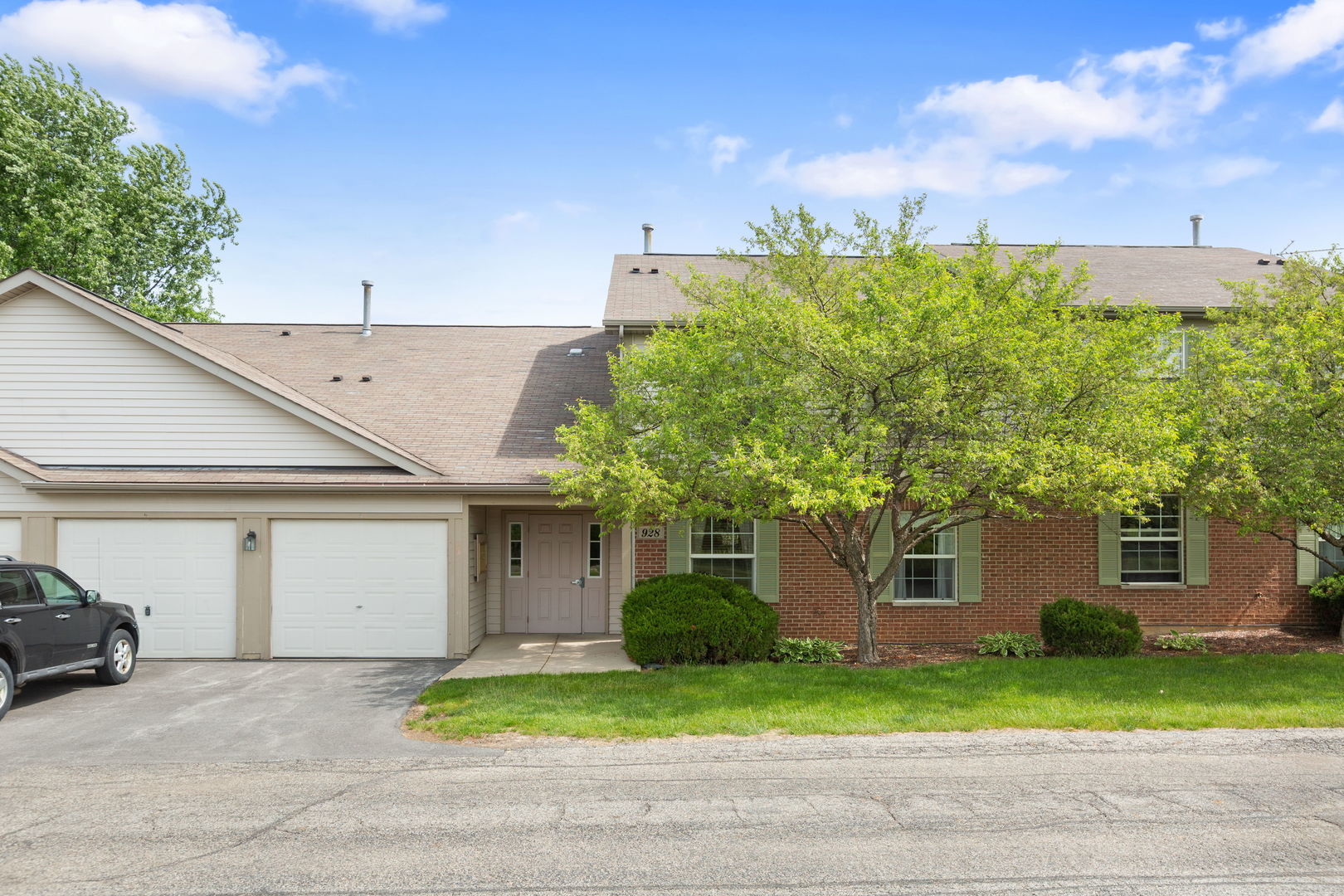 928 N VILLAGE Drive #2, Round Lake Beach, IL 60073