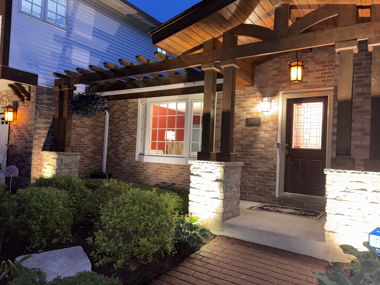 38w337 Dean Street, St. Charles, IL 60175
