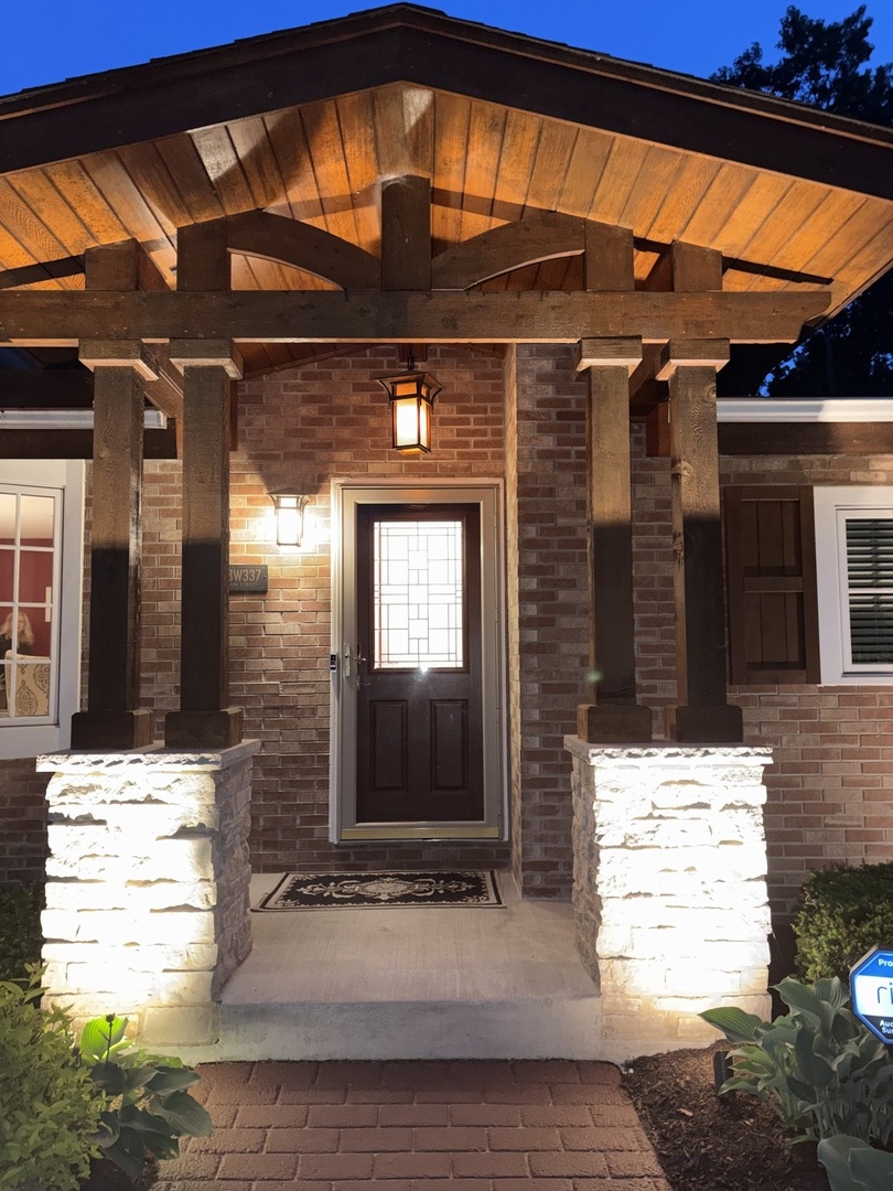 38w337 Dean Street, St. Charles, IL 60175