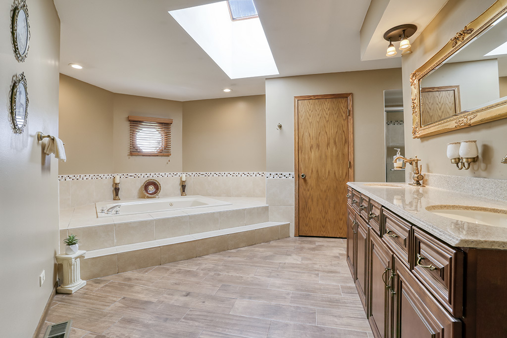 18013 Alice Lane, Orland Park, IL 60467