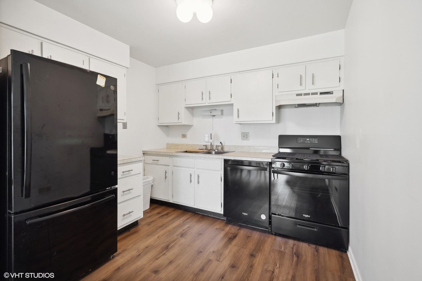19128 S Pine Drive #19128, Country Club Hills, IL 60478