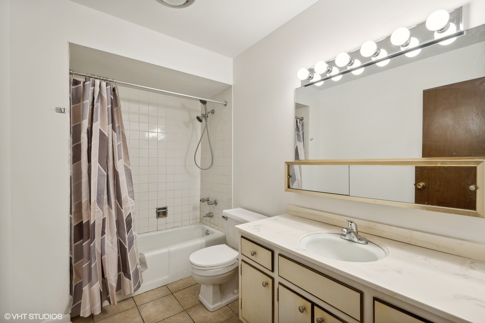 19128 S Pine Drive #19128, Country Club Hills, IL 60478