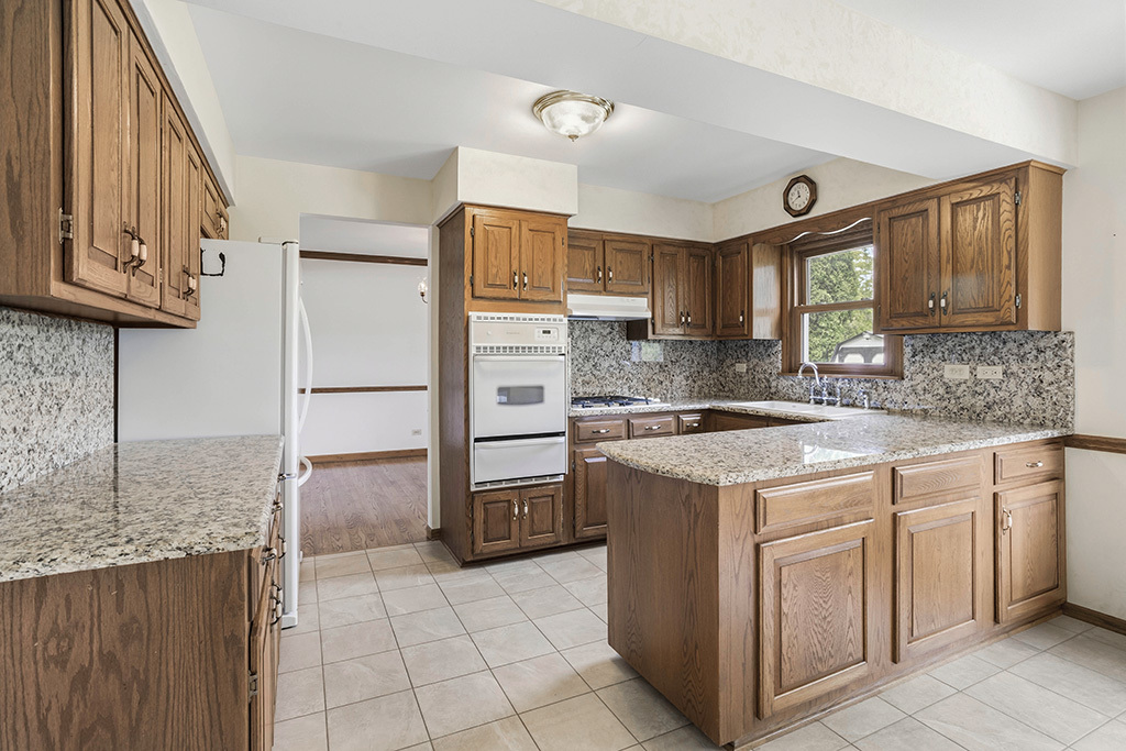 3020 Spring Green Drive, Darien, IL 60561