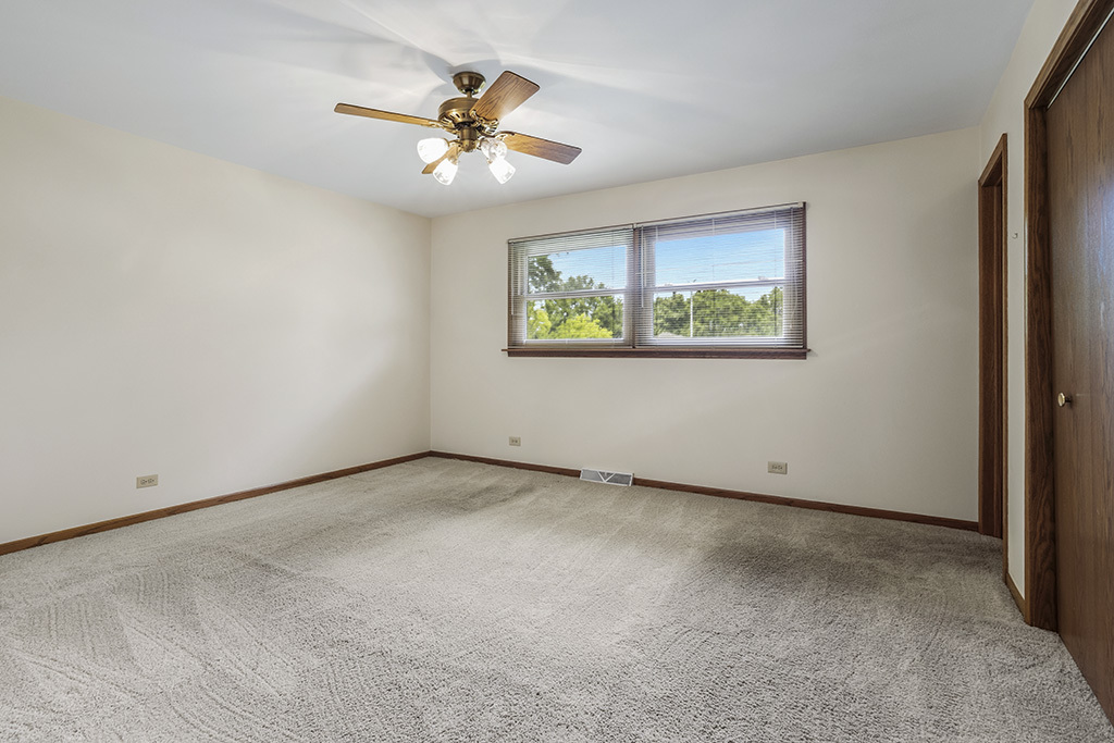 3020 Spring Green Drive, Darien, IL 60561