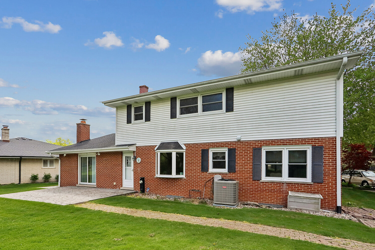 3020 Spring Green Drive, Darien, IL 60561
