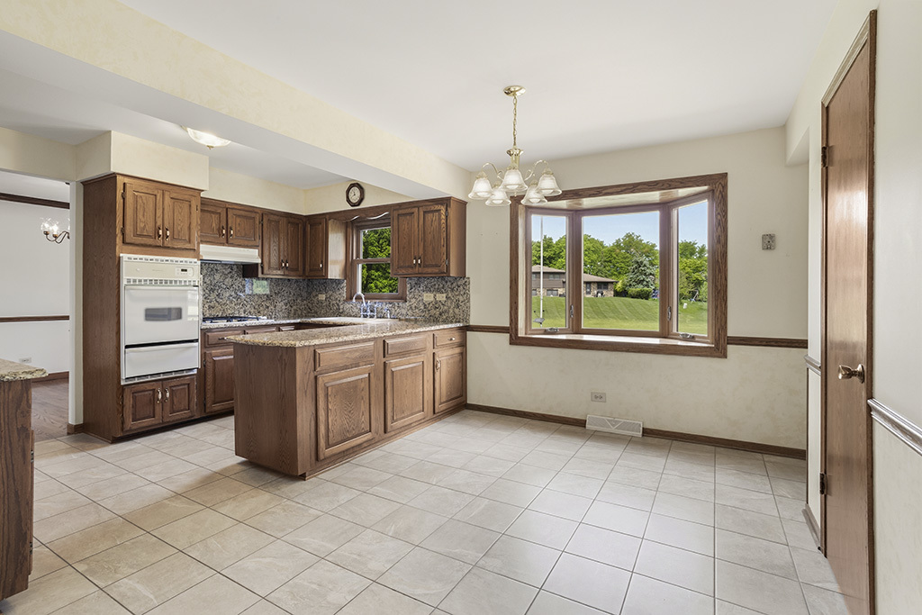 3020 Spring Green Drive, Darien, IL 60561