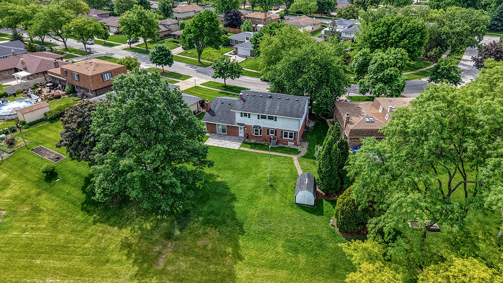 3020 Spring Green Drive, Darien, IL 60561