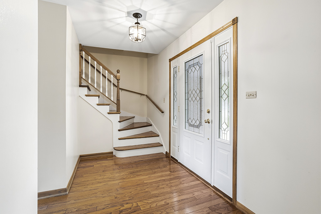 3020 Spring Green Drive, Darien, IL 60561