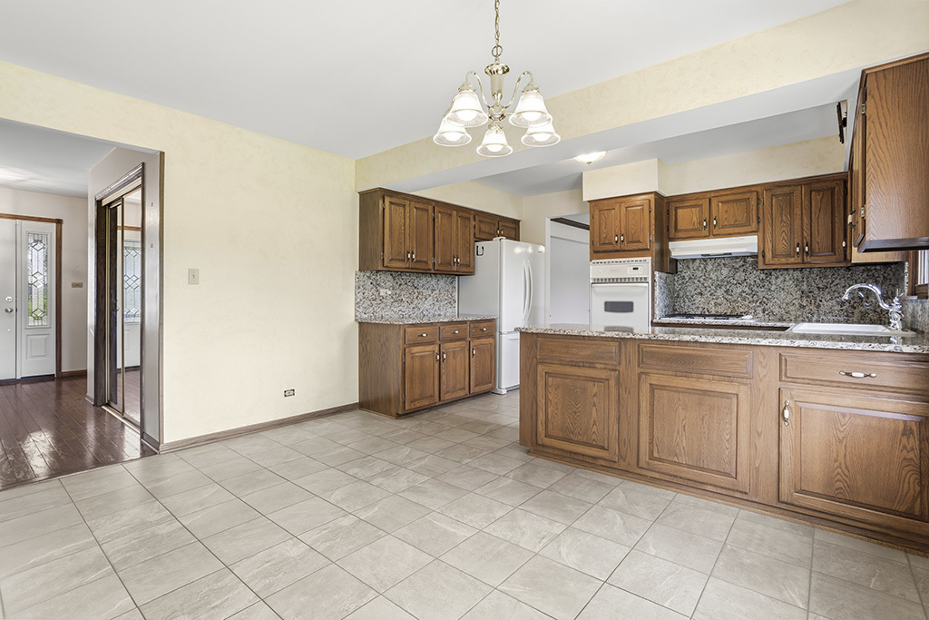 3020 Spring Green Drive, Darien, IL 60561