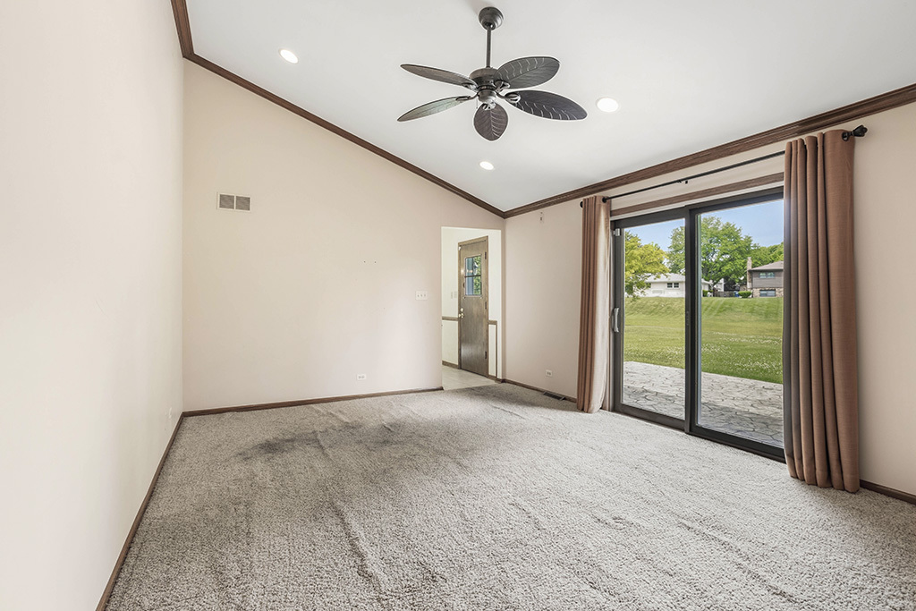 3020 Spring Green Drive, Darien, IL 60561