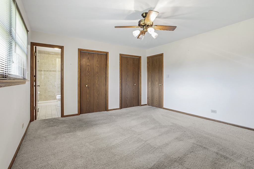 3020 Spring Green Drive, Darien, IL 60561