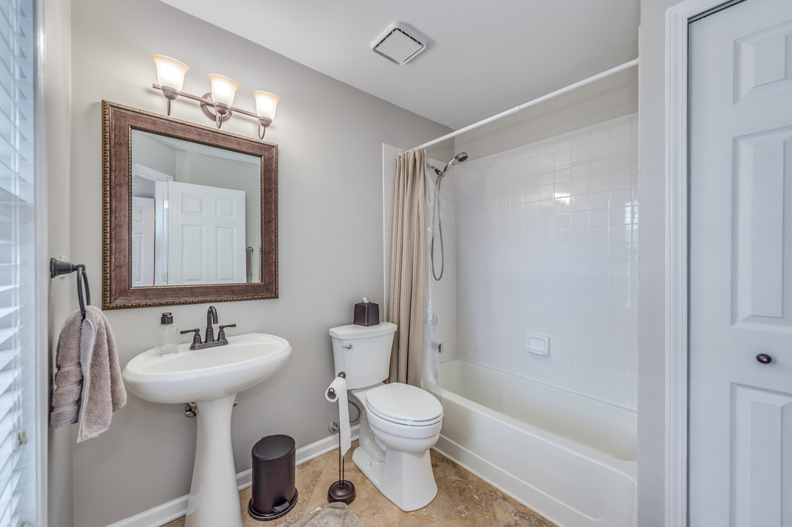 866 Pas Court #103, Naperville, IL 60563