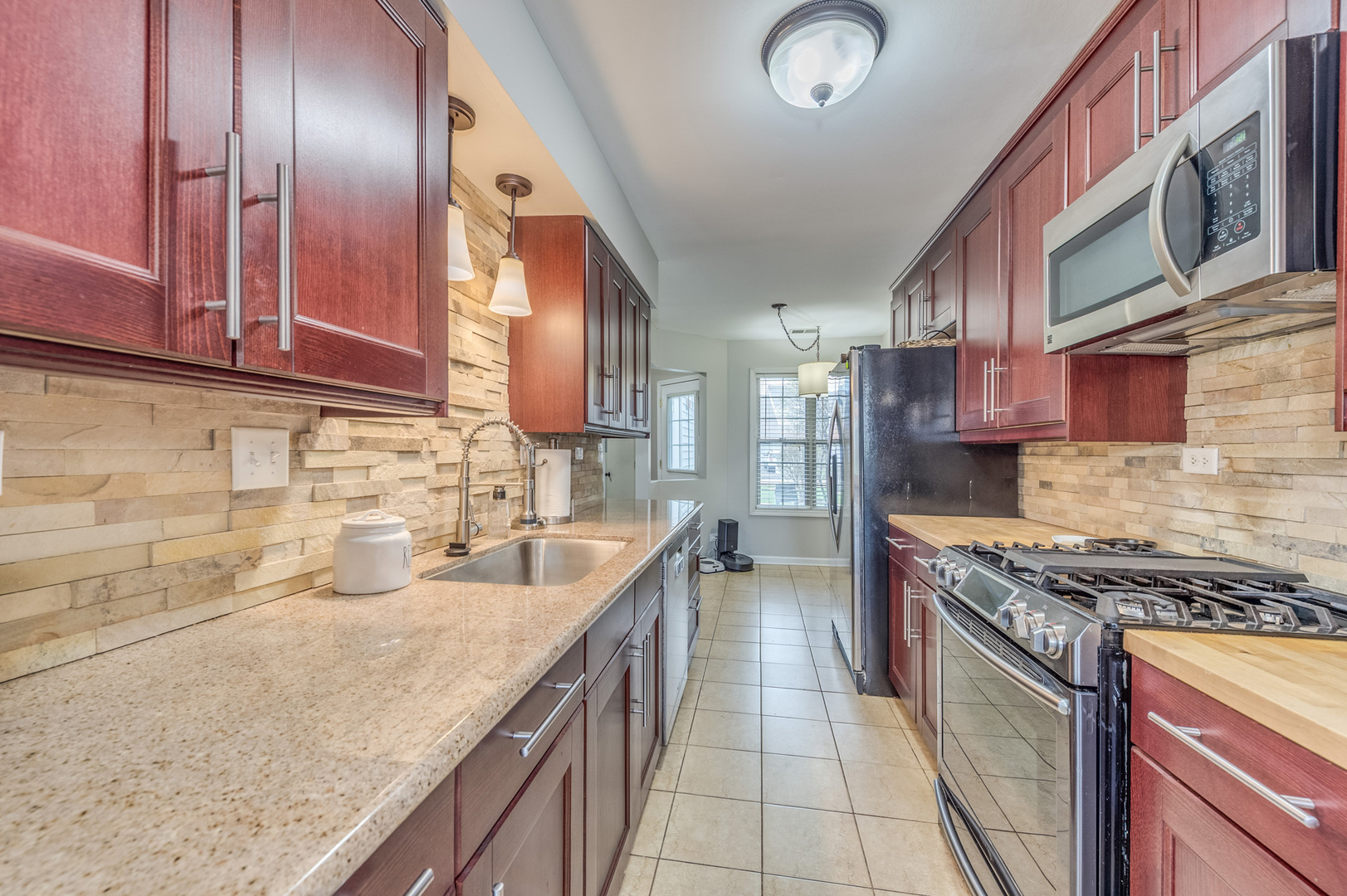 866 Pas Court #103, Naperville, IL 60563