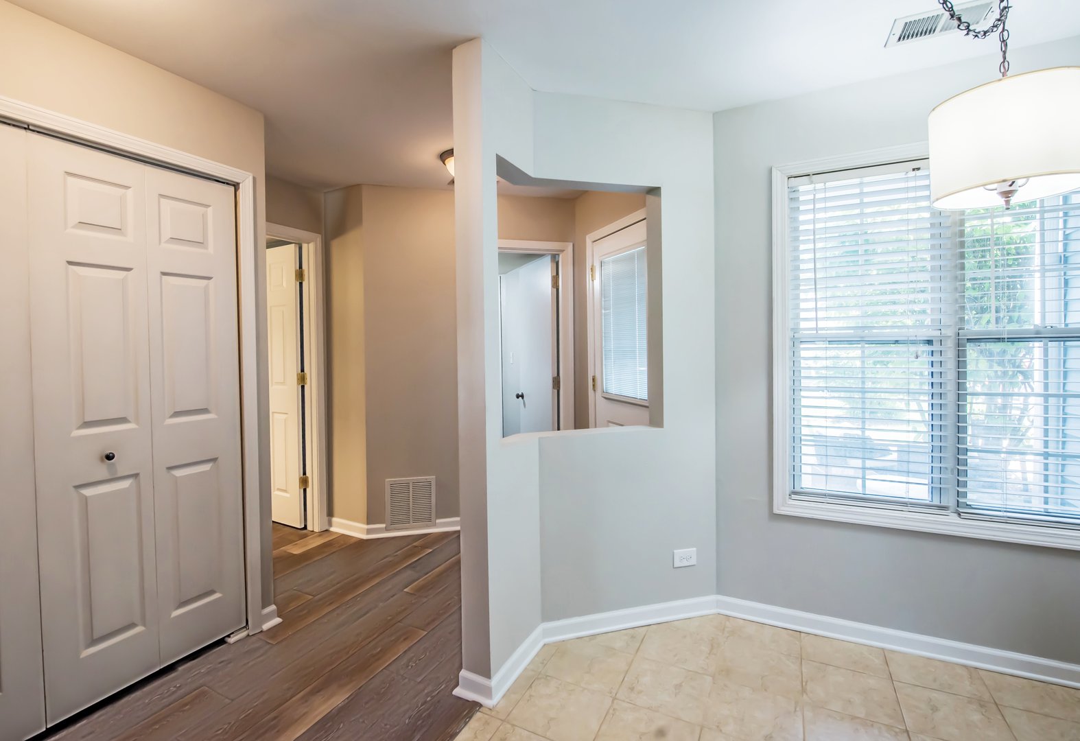 866 Pas Court #103, Naperville, IL 60563