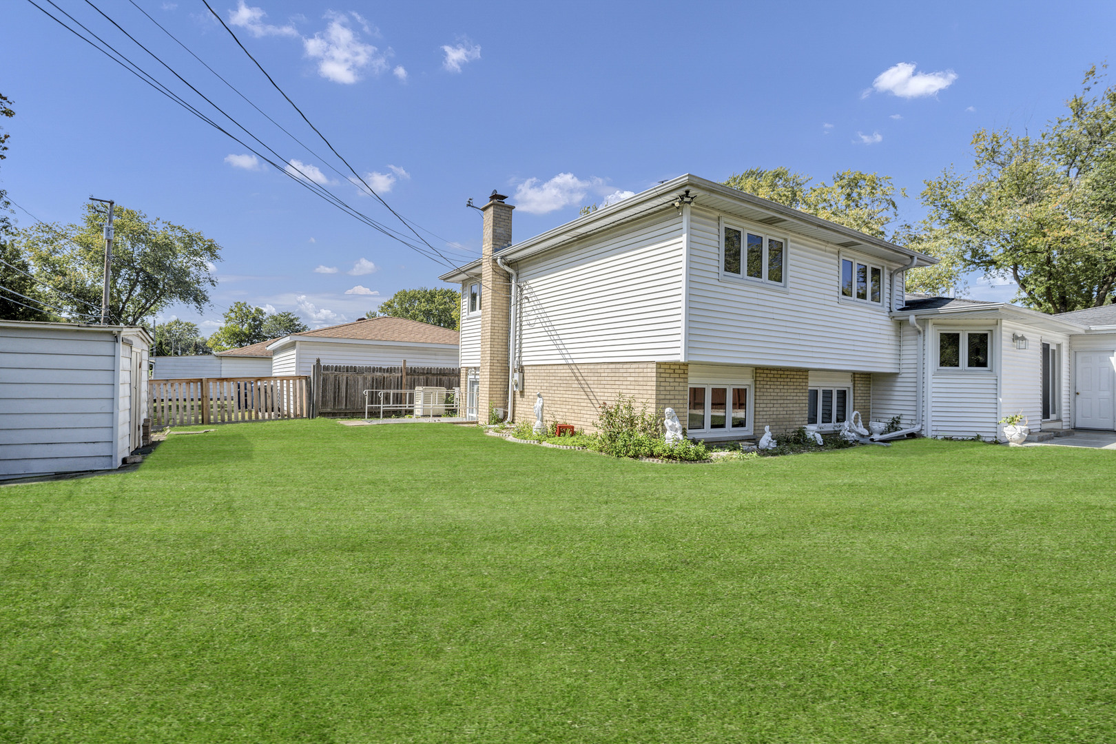615 CORDIAL Drive, Des Plaines, IL 60018