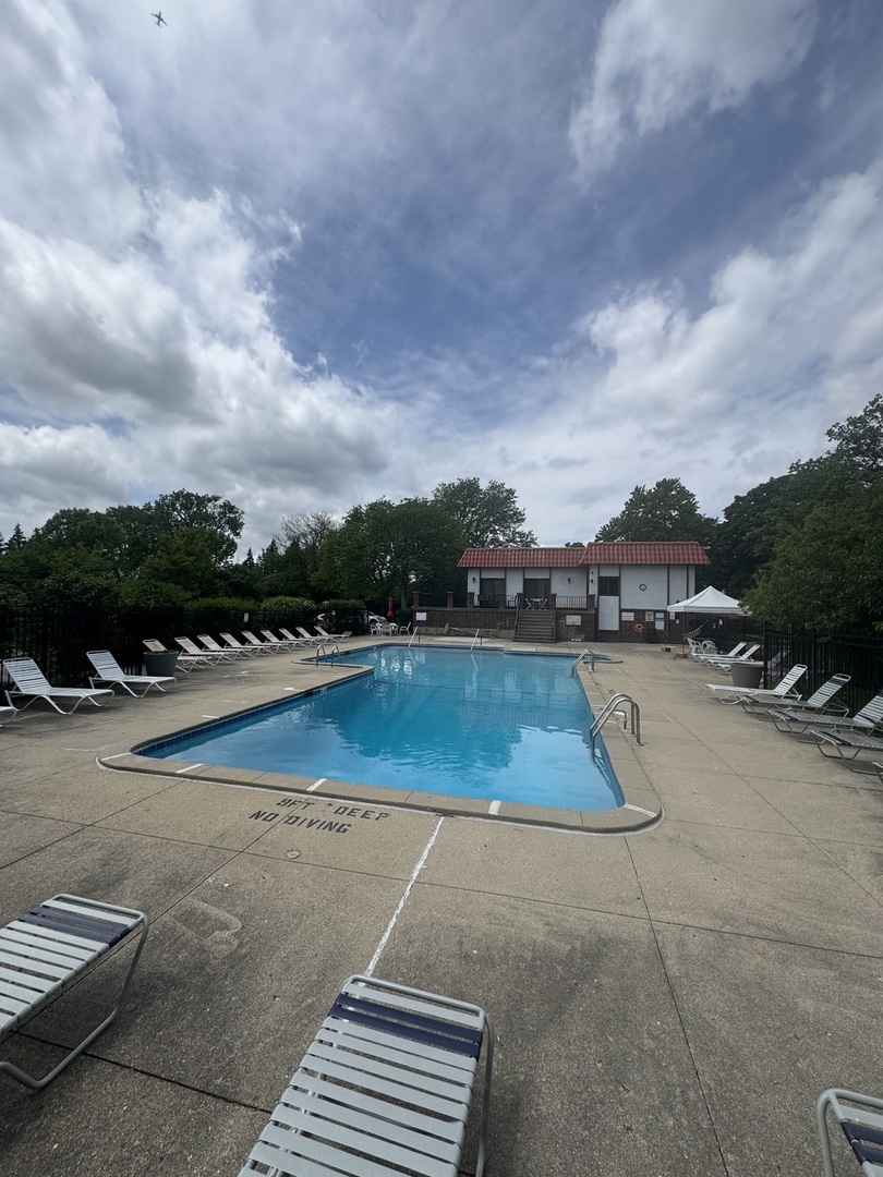 375 Plum Creek Drive #402, Wheeling, IL 60090