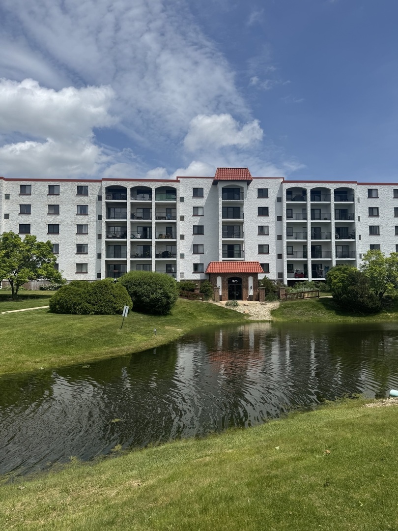 375 Plum Creek Drive #402, Wheeling, IL 60090