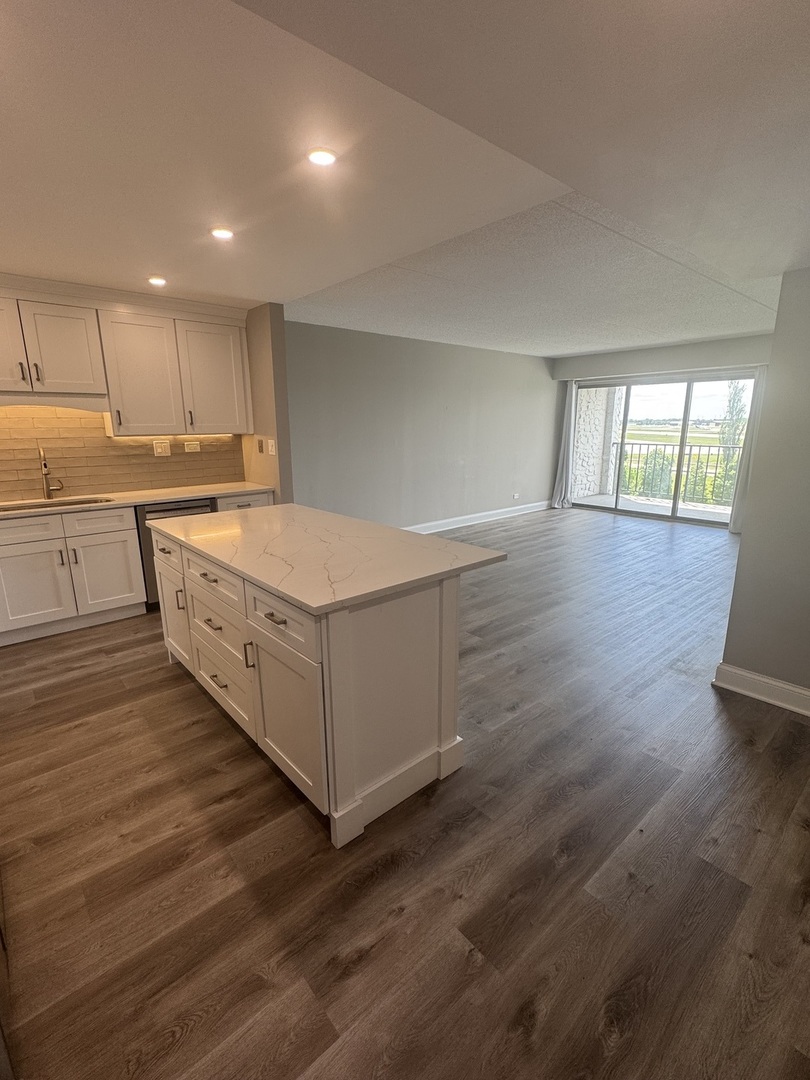 375 Plum Creek Drive #402, Wheeling, IL 60090