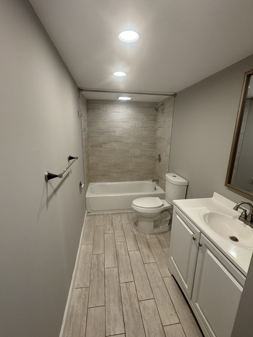 375 Plum Creek Drive #402, Wheeling, IL 60090