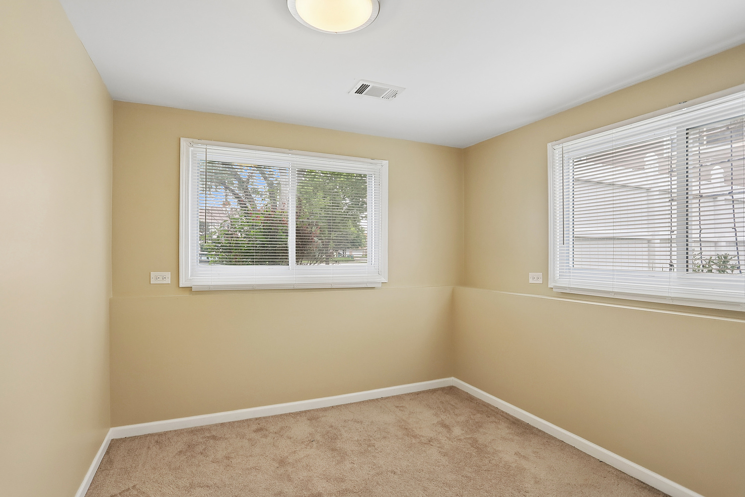 900 Arthur Drive, Lombard, IL 60148