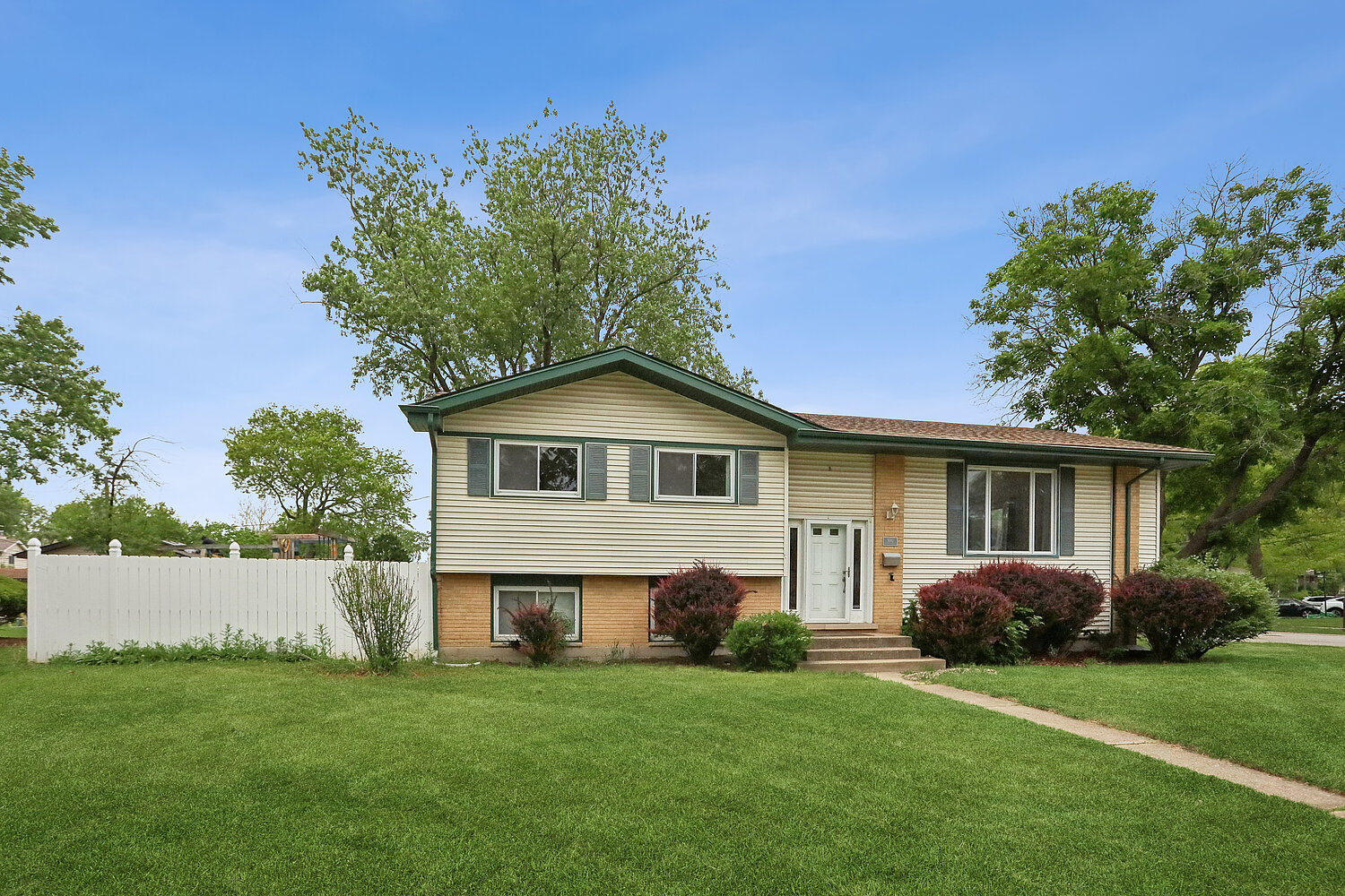 900 Arthur Drive, Lombard, IL 60148