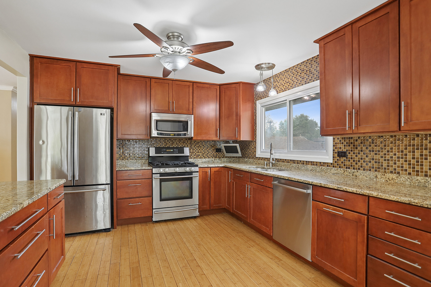 900 Arthur Drive, Lombard, IL 60148