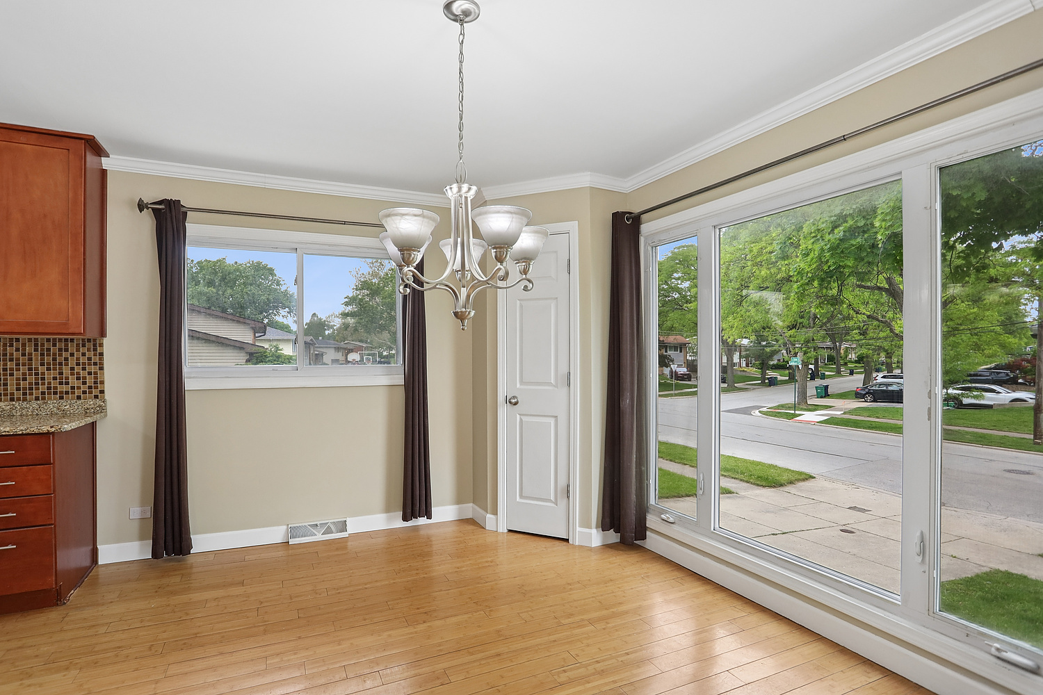 900 Arthur Drive, Lombard, IL 60148