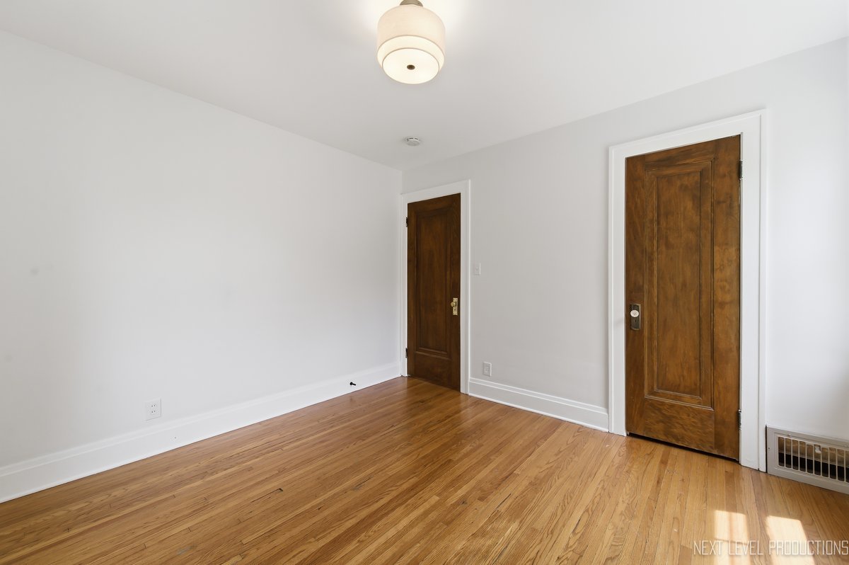 216 S Commonwealth Avenue, Aurora, IL 60506