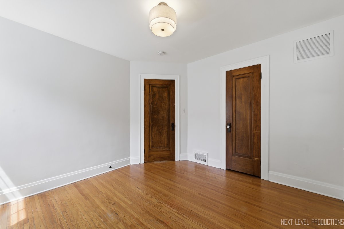 216 S Commonwealth Avenue, Aurora, IL 60506