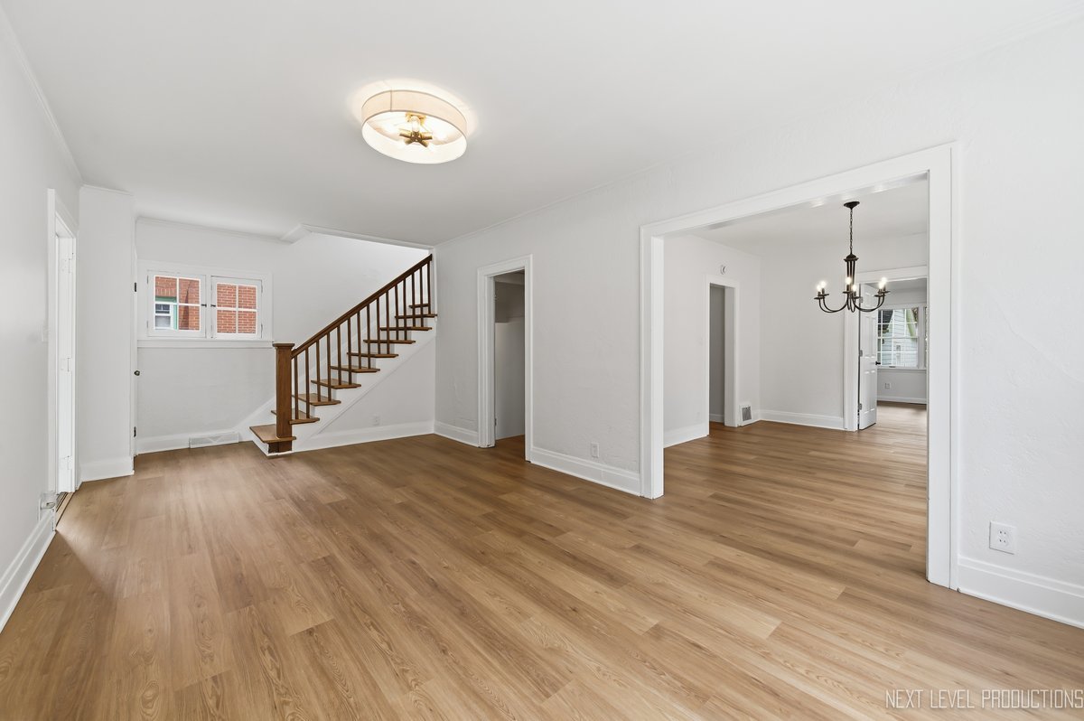 216 S Commonwealth Avenue, Aurora, IL 60506
