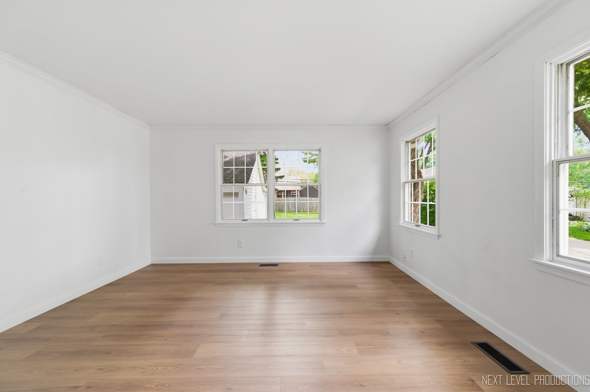 216 S Commonwealth Avenue, Aurora, IL 60506