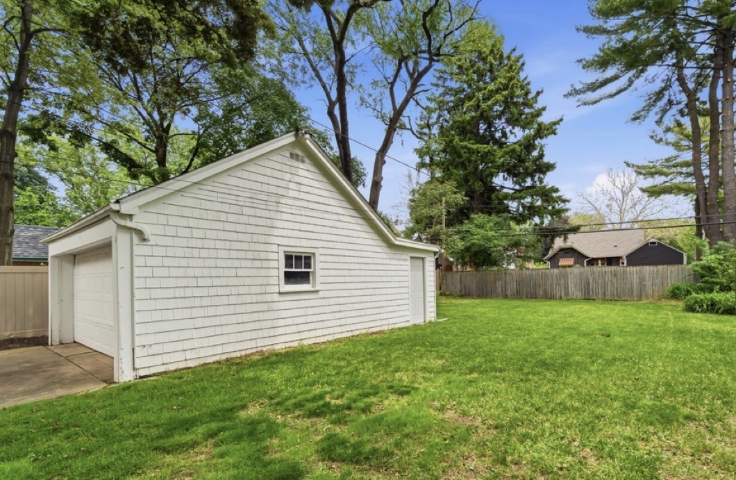 216 S Commonwealth Avenue, Aurora, IL 60506
