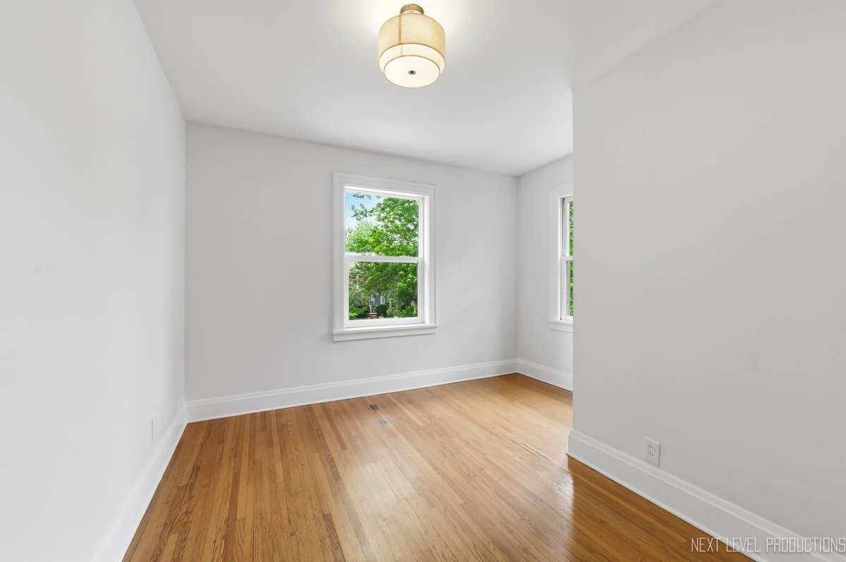 216 S Commonwealth Avenue, Aurora, IL 60506