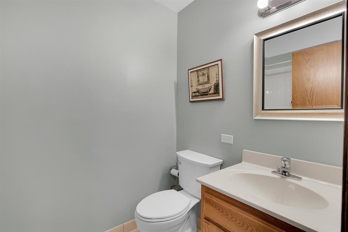 1838 Prentiss Drive, Downers Grove, IL 60516
