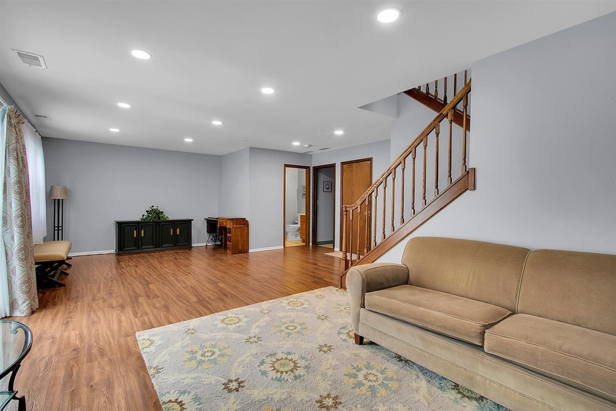 1838 Prentiss Drive, Downers Grove, IL 60516