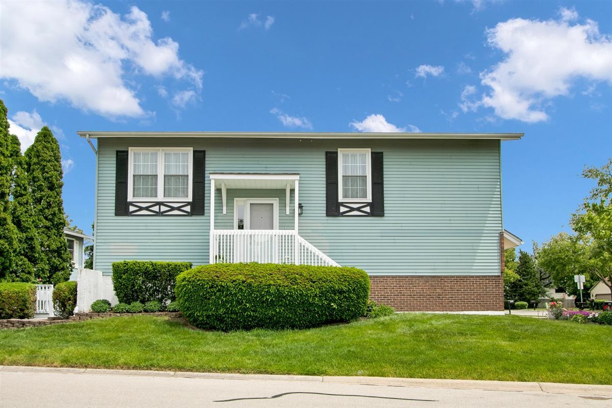 1838 Prentiss Drive, Downers Grove, IL 60516