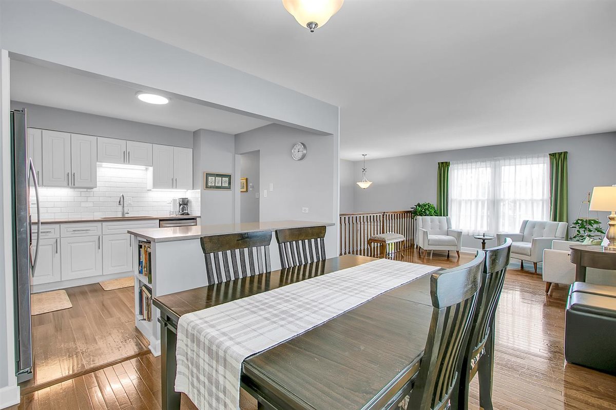 1838 Prentiss Drive, Downers Grove, IL 60516