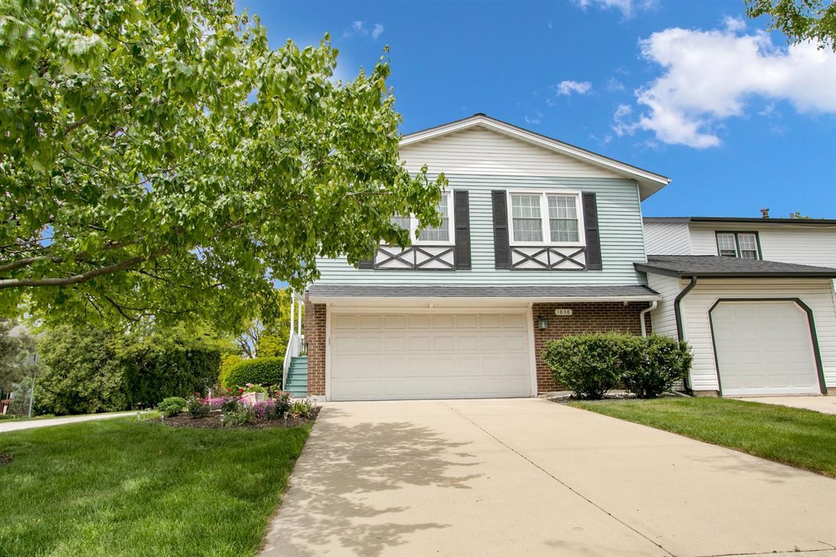 1838 Prentiss Drive, Downers Grove, IL 60516