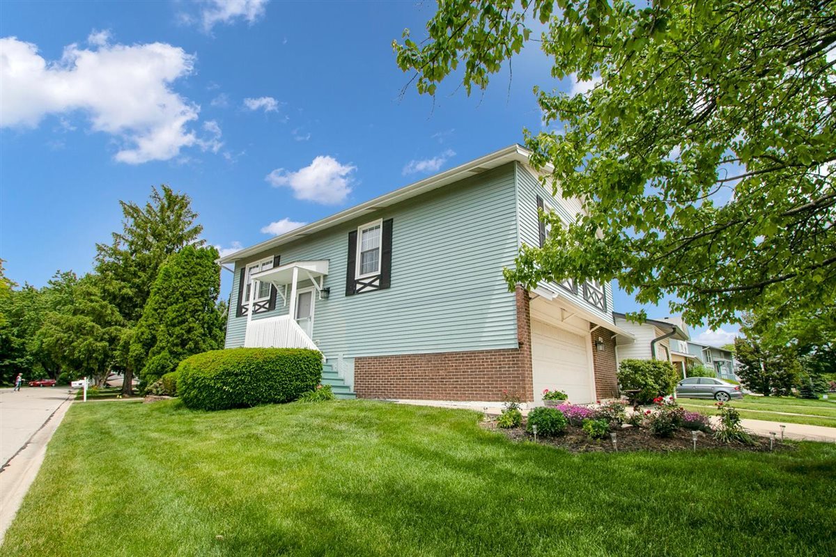 1838 Prentiss Drive, Downers Grove, IL 60516