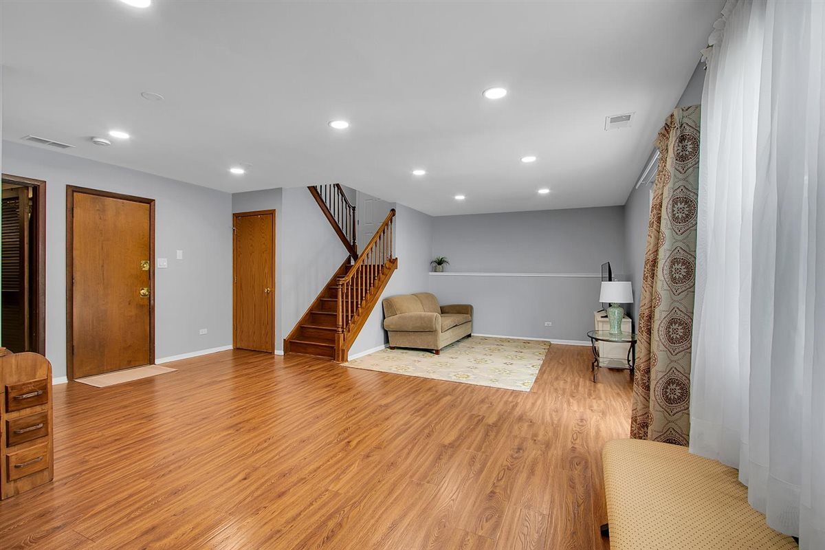 1838 Prentiss Drive, Downers Grove, IL 60516