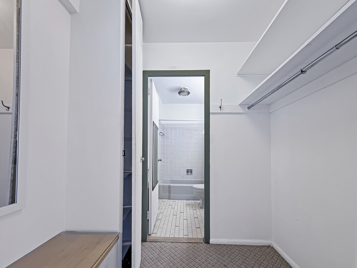 5701 N Sheridan Road #6D, Chicago, IL 60660