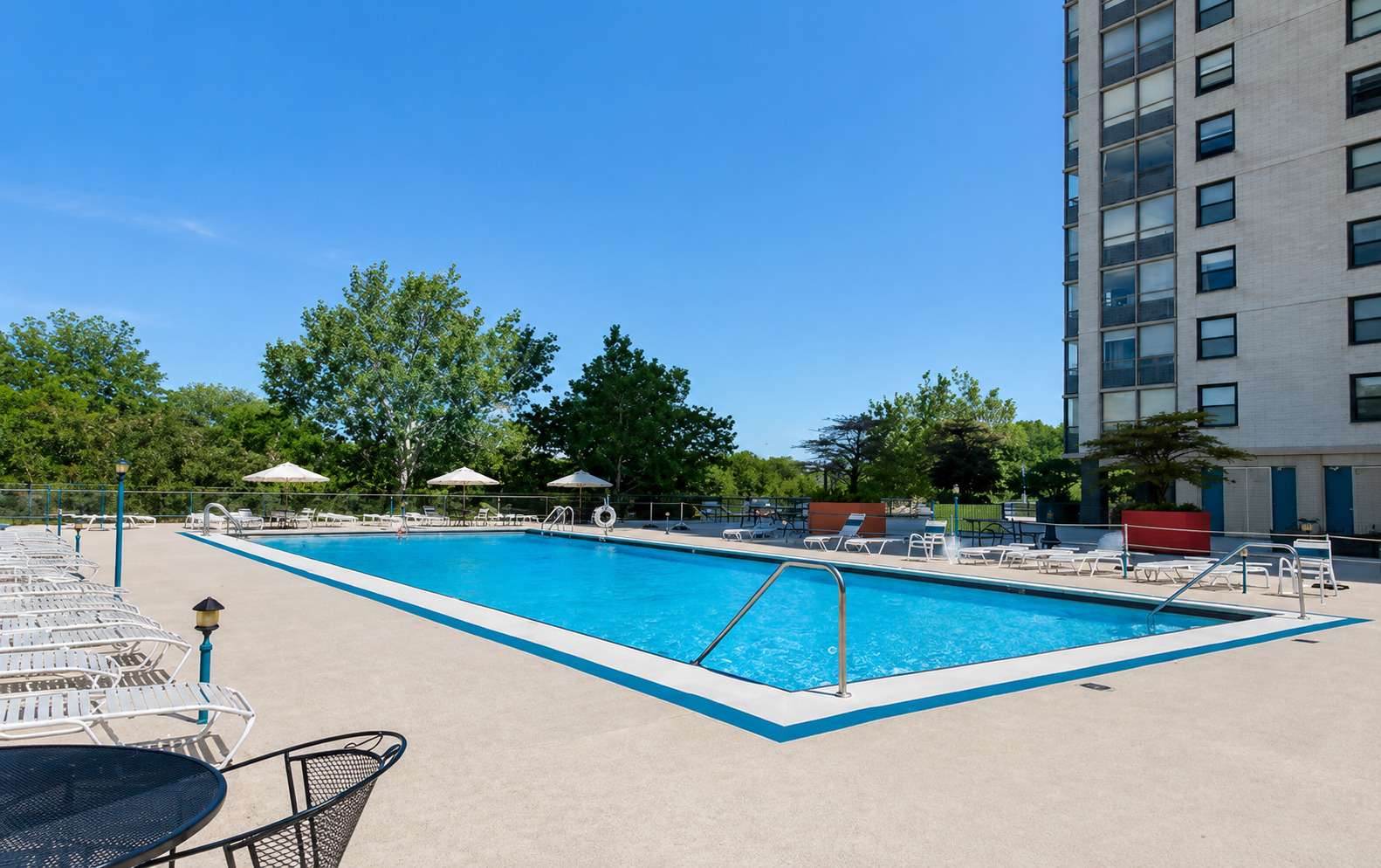 5701 N Sheridan Road #6D, Chicago, IL 60660