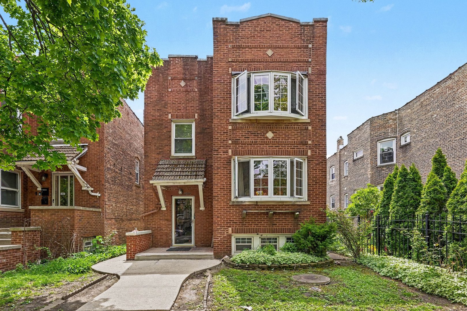 5005 W Altgeld Street, Chicago, IL 60639