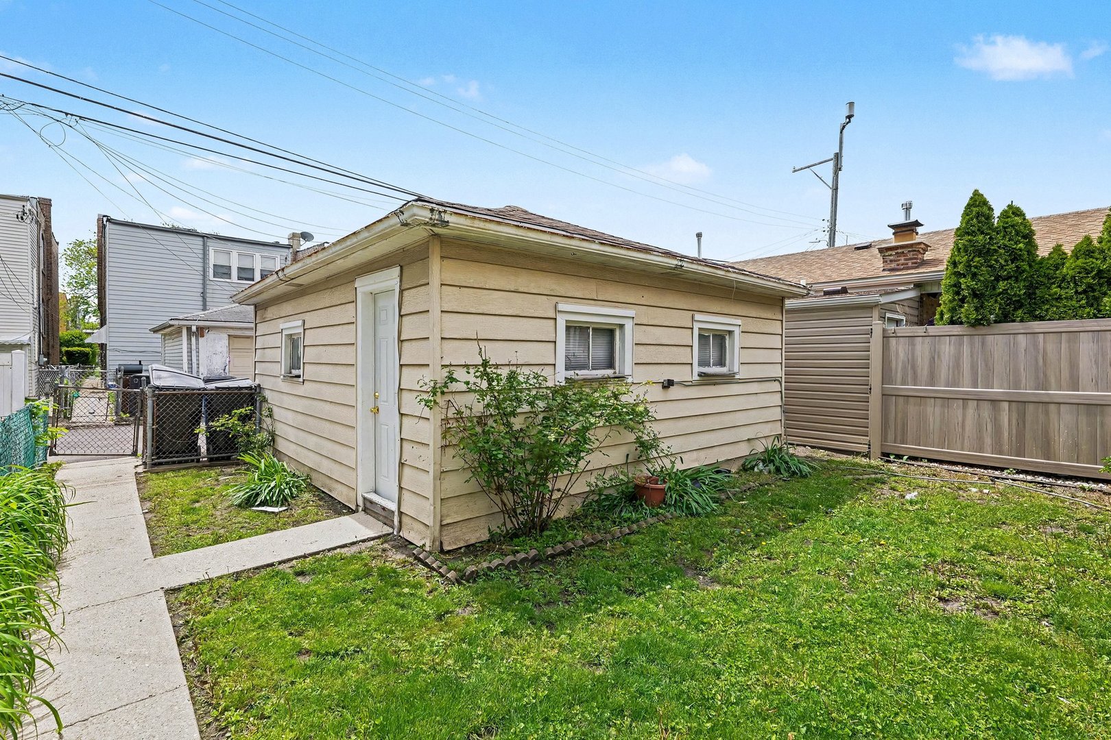 5005 W Altgeld Street, Chicago, IL 60639